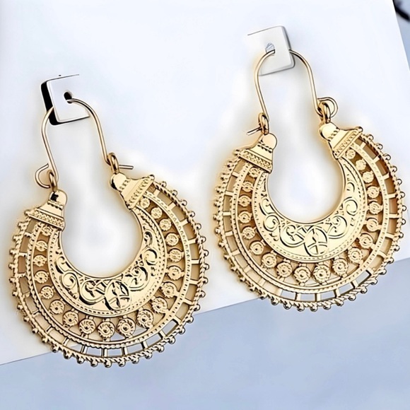 New Boho-Chic Golden Mandala Lightweight Hollow Hoop Earrings - Picture 2 of 2